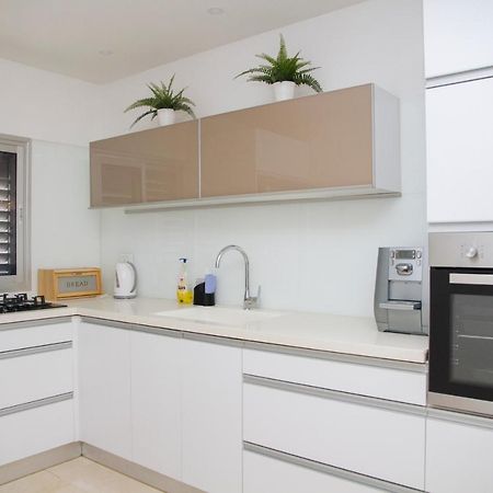 Apartments4You Etsel Bat Yam Exteriör bild