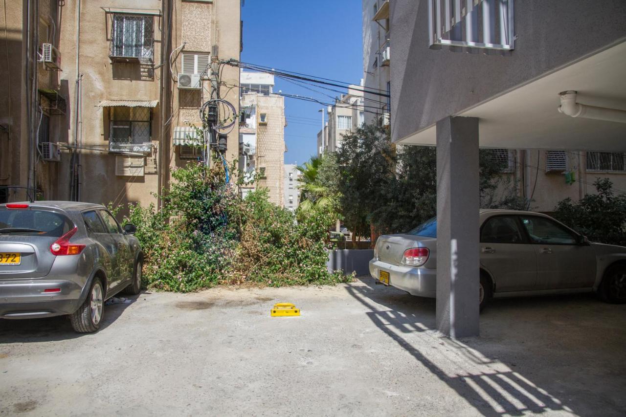 Apartments4You Etsel Bat Yam Exteriör bild