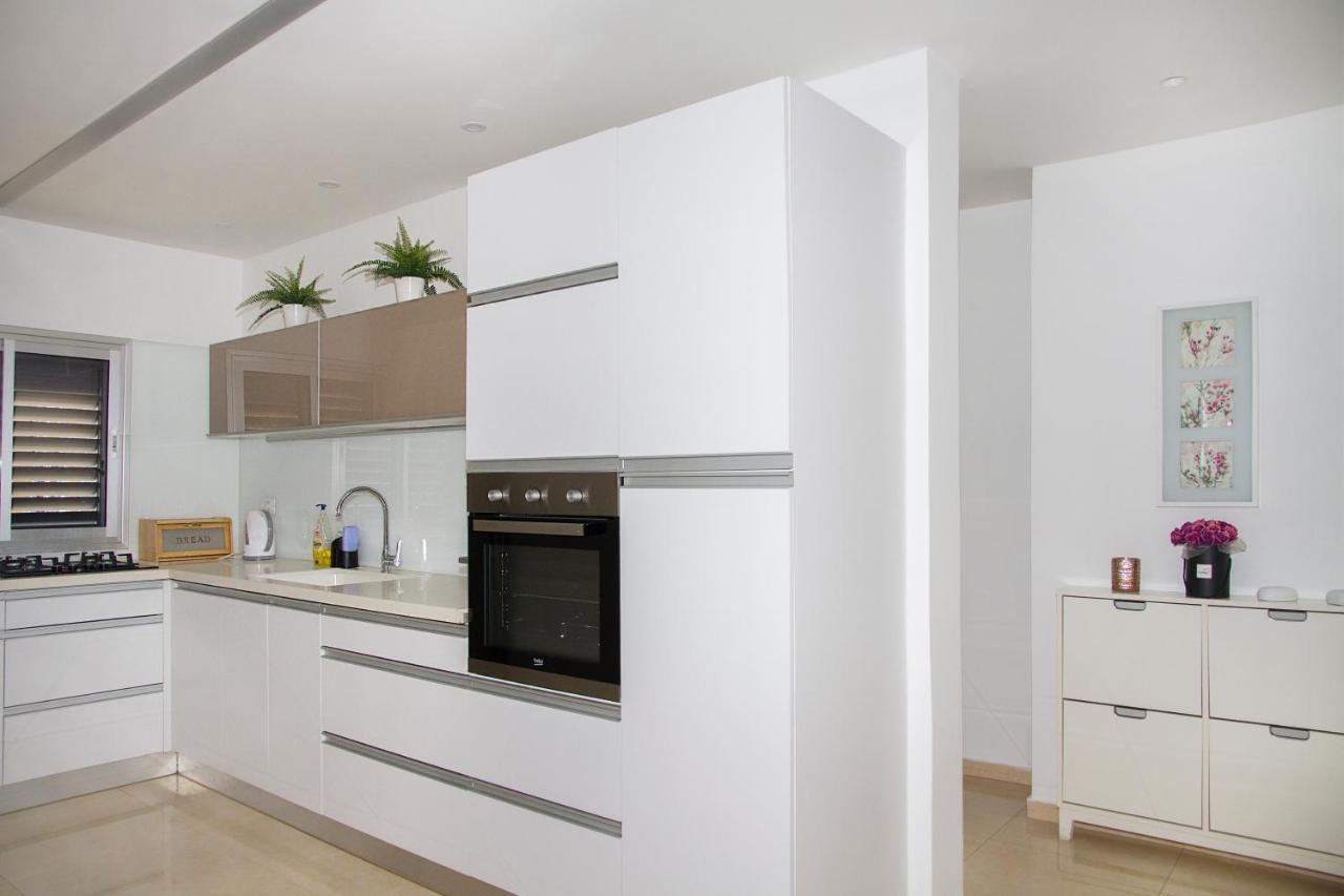 Apartments4You Etsel Bat Yam Exteriör bild