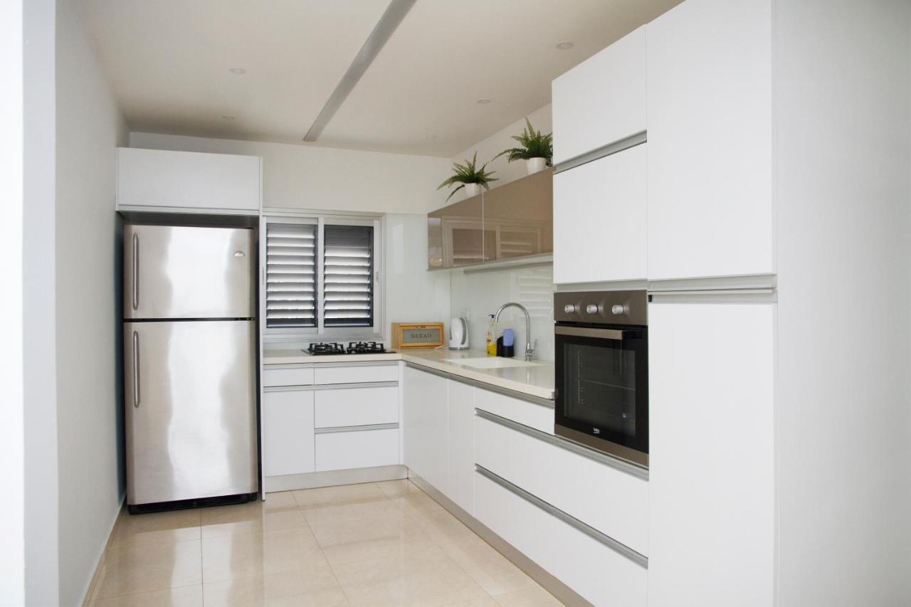 Apartments4You Etsel Bat Yam Exteriör bild