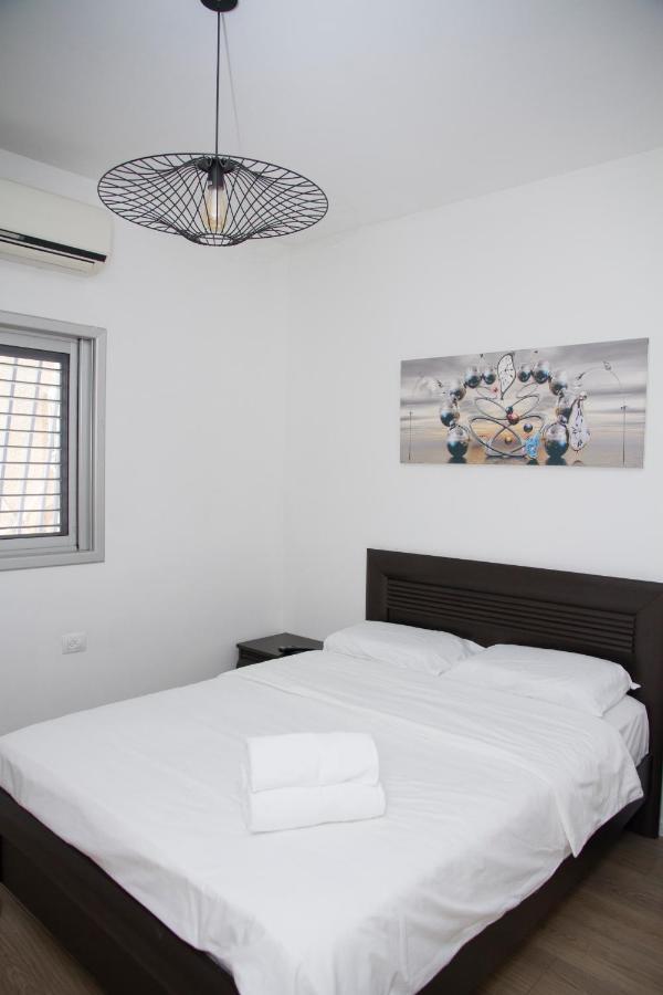 Apartments4You Etsel Bat Yam Exteriör bild