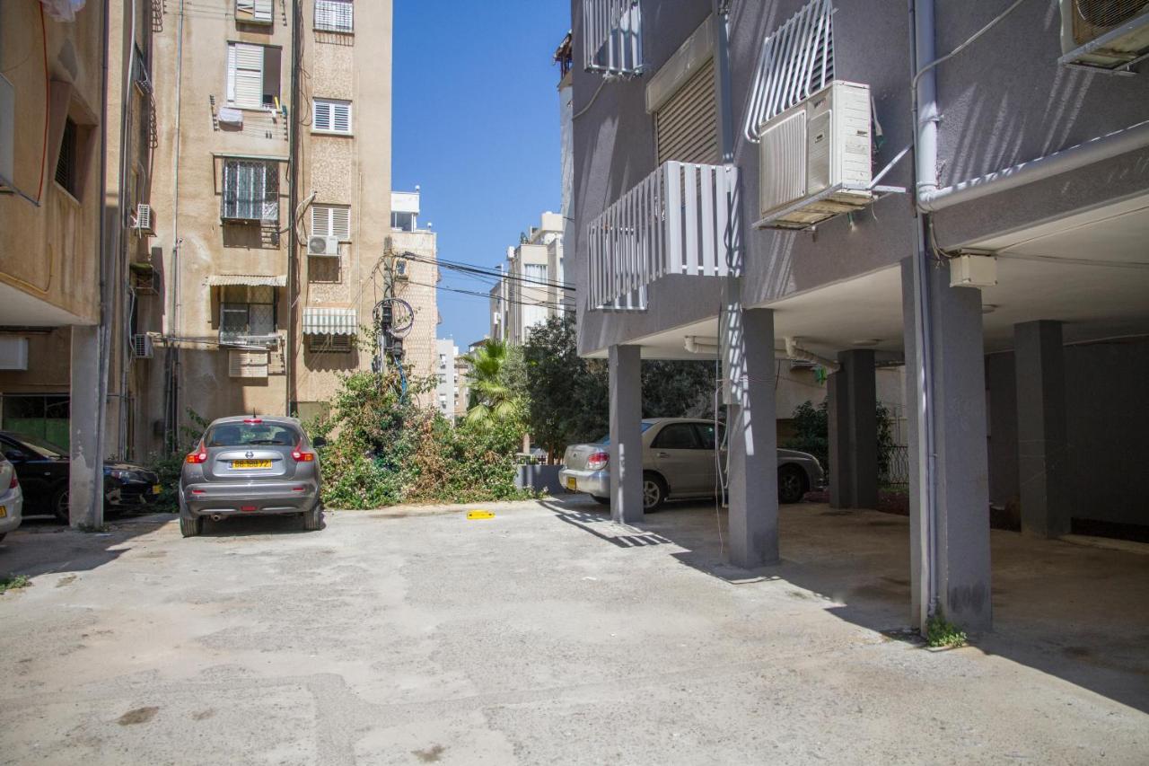 Apartments4You Etsel Bat Yam Exteriör bild